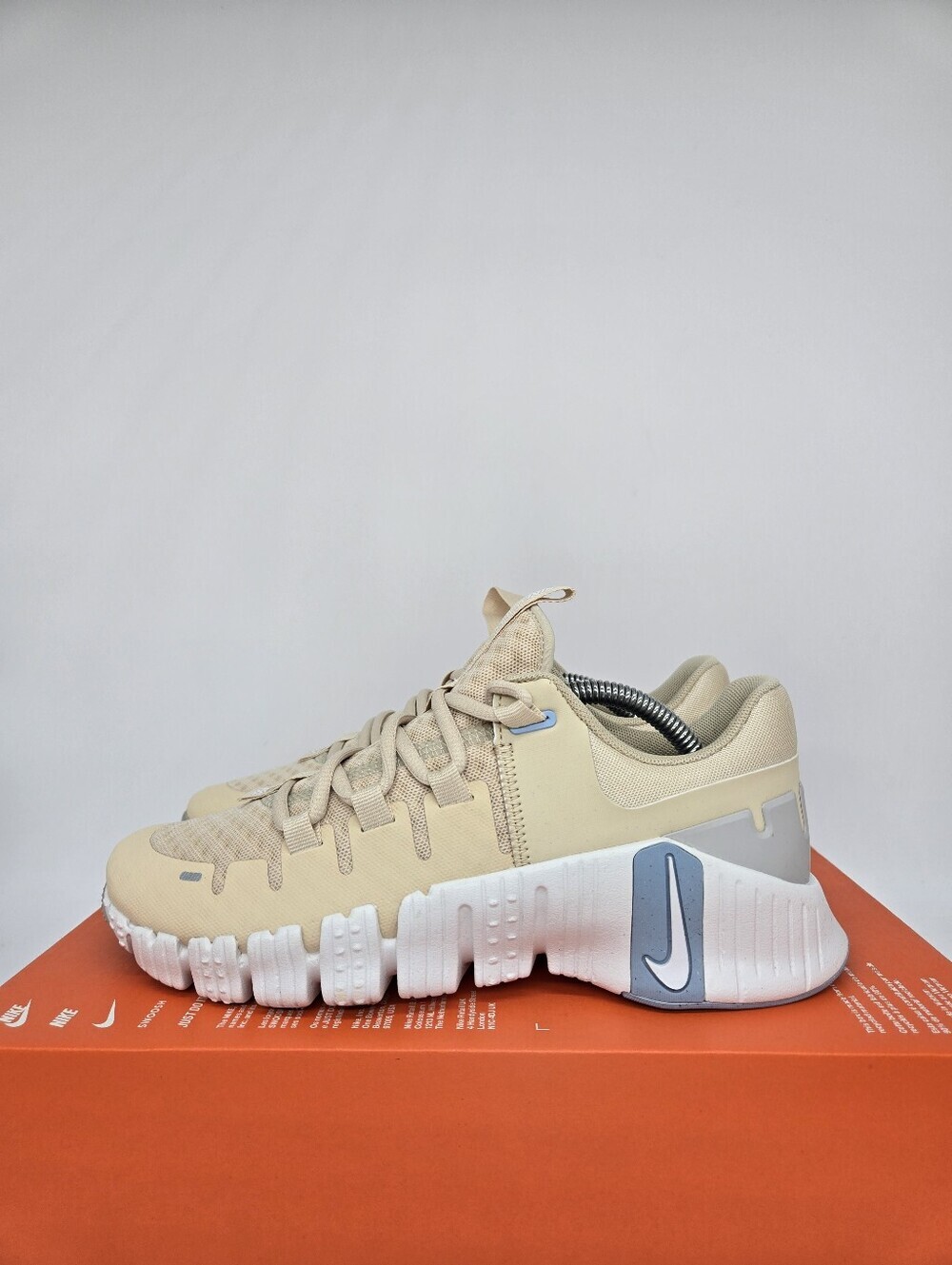 Nike Women's Free Metcon 5 Sanddrift Workout Shoes Size 7